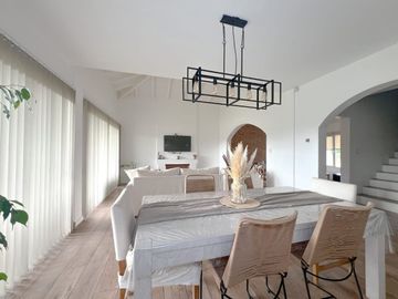 VENTA CASA 4 DORMITORIOS Bo. EL CIPRES CIPOLLETTI