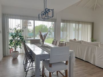 VENTA CASA 4 DORMITORIOS Bo. EL CIPRES CIPOLLETTI