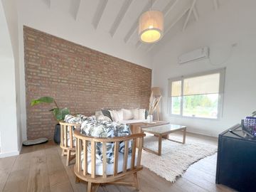 VENTA CASA 4 DORMITORIOS Bo. EL CIPRES CIPOLLETTI