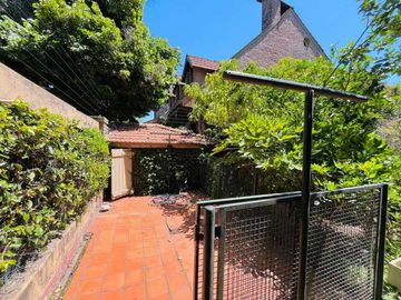 CASA CON PARQUE PILETA EN LOMAS DE SAN ISIDRO