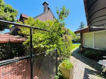 CASA CON PARQUE PILETA EN LOMAS DE SAN ISIDRO