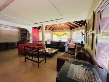 CASA CON PARQUE PILETA EN LOMAS DE SAN ISIDRO