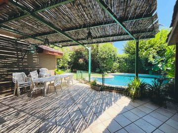 CASA CON PARQUE PILETA EN LOMAS DE SAN ISIDRO