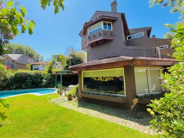 CASA CON PARQUE PILETA EN LOMAS DE SAN ISIDRO
