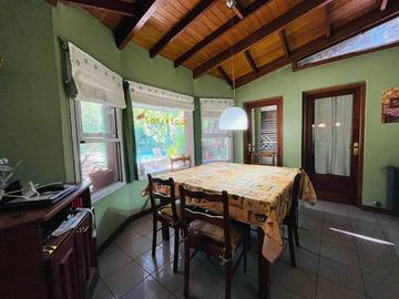 CASA CON PARQUE PILETA EN LOMAS DE SAN ISIDRO