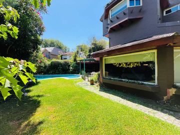 CASA CON PARQUE PILETA EN LOMAS DE SAN ISIDRO