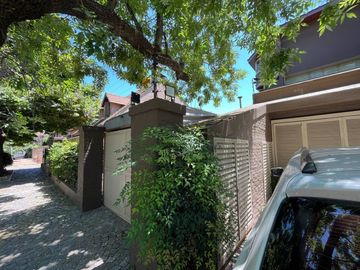 CASA CON PARQUE PILETA EN LOMAS DE SAN ISIDRO