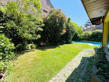 CASA CON PARQUE PILETA EN LOMAS DE SAN ISIDRO