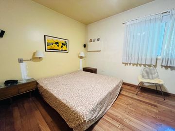 CASA CON PARQUE PILETA EN LOMAS DE SAN ISIDRO