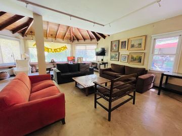 CASA CON PARQUE PILETA EN LOMAS DE SAN ISIDRO