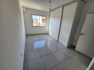 Venta PH Tríplex Frente A Estrenar Patio y Cochera