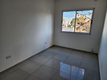 Venta PH Tríplex Frente A Estrenar Patio y Cochera
