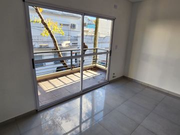 Venta PH Tríplex Frente A Estrenar Patio y Cochera