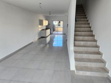 Venta PH Tríplex Frente A Estrenar Patio y Cochera