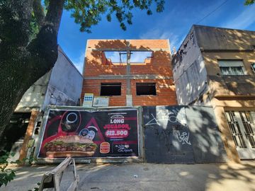 Venta PH Tríplex Frente A Estrenar Patio y Cochera