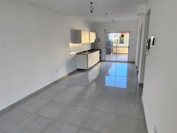 Venta PH Tríplex Frente A Estrenar Patio y Cochera
