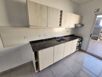 Venta PH Tríplex Frente A Estrenar Patio y Cochera