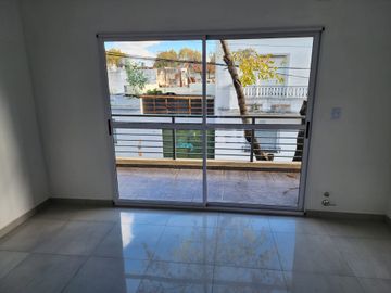 Venta PH Tríplex Frente A Estrenar Patio y Cochera
