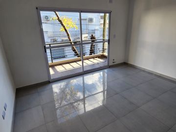 Venta PH Tríplex Frente A Estrenar Patio y Cochera