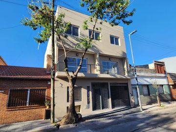 Venta PH Tríplex Frente A Estrenar Patio y Cochera