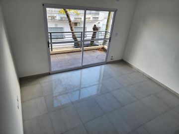 Venta PH Tríplex Frente A Estrenar Patio y Cochera