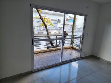 Venta PH Tríplex Frente A Estrenar Patio y Cochera
