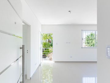 Venta PH Tríplex Frente A Estrenar Patio y Cochera