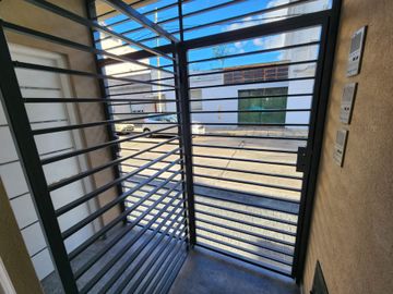 Venta PH Tríplex Frente A Estrenar Patio y Cochera
