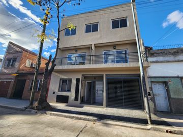 Venta PH Tríplex Frente A Estrenar Patio y Cochera