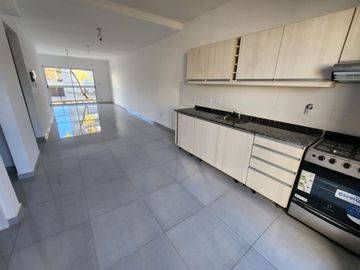 Venta PH Tríplex Frente A Estrenar Patio y Cochera