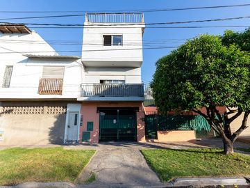 Venta PH 2 ambientes en Villa Libertad. Permuta
