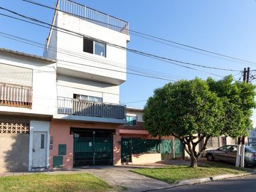 Venta PH 2 ambientes en Villa Libertad. Permuta