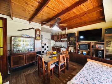 Venta/Permuta Casa 5 amb a refac Caseros Centro