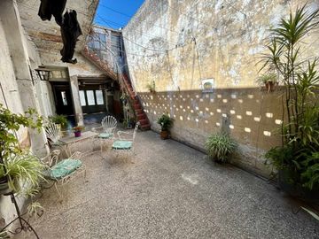 Venta/Permuta Casa 5 amb a refac Caseros Centro