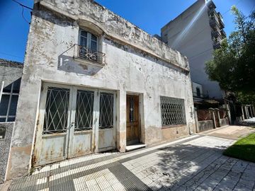Venta/Permuta Casa 5 amb a refac Caseros Centro
