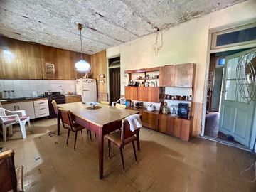 Venta/Permuta Casa 5 amb a refac Caseros Centro