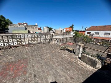Venta/Permuta Casa 5 amb a refac Caseros Centro