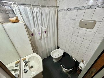 Venta/Permuta Casa 5 amb a refac Caseros Centro