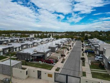 Venta Casa a estrenar APTA CREDITO CIPOLLETTI