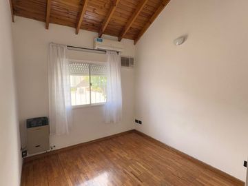 VENTA DUPLEX EN RAMOS MEJIA CON PATIO
