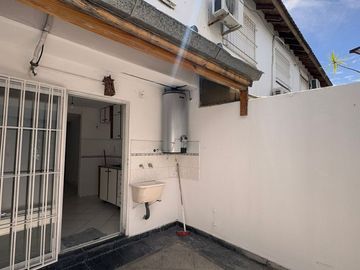 VENTA DUPLEX EN RAMOS MEJIA CON PATIO