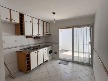 VENTA DUPLEX EN RAMOS MEJIA CON PATIO