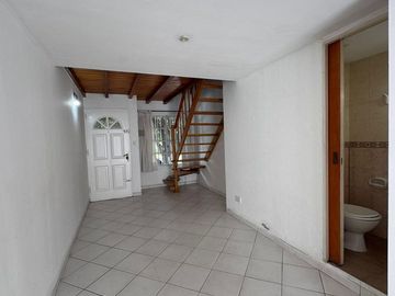 VENTA DUPLEX EN RAMOS MEJIA CON PATIO