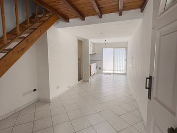 VENTA DUPLEX EN RAMOS MEJIA CON PATIO