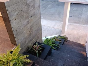 Casa en venta en Monte Magno: 4 habitaciones y jardín con mas de 50 m2