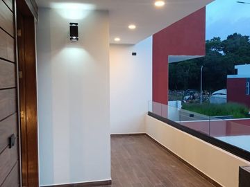 Casa en venta en Monte Magno: 4 habitaciones y jardín con mas de 50 m2