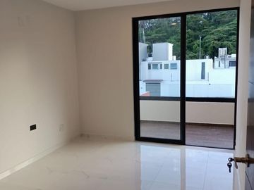 Casa en venta en Monte Magno: 4 habitaciones y jardín con mas de 50 m2