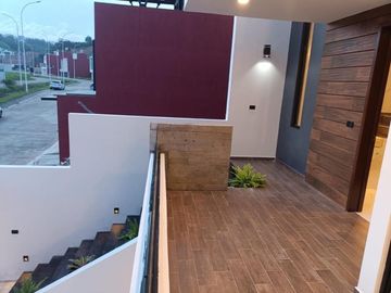 Casa en venta en Monte Magno: 4 habitaciones y jardín con mas de 50 m2