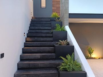 Casa en venta en Monte Magno: 4 habitaciones y jardín con mas de 50 m2