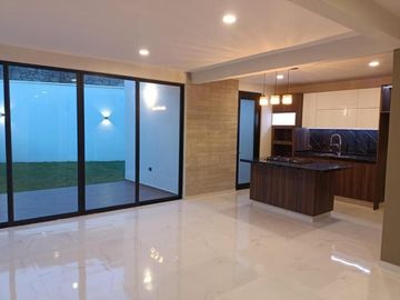 Casa en venta en Monte Magno: 4 habitaciones y jardín con mas de 50 m2